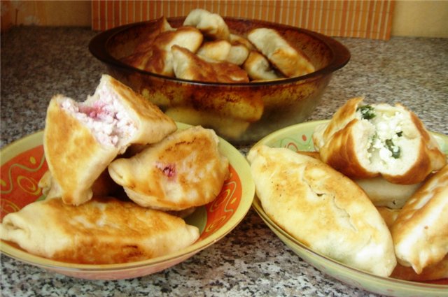  Fried pies with cottage cheese and raspberries + pies with onions and eggs