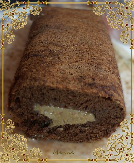 Semolina chocolate roll with halva cream