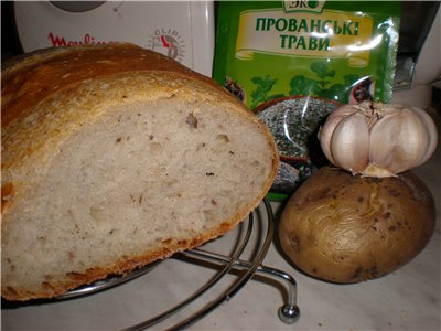 Brood met aardappelen, knoflook en Provençaalse kruiden