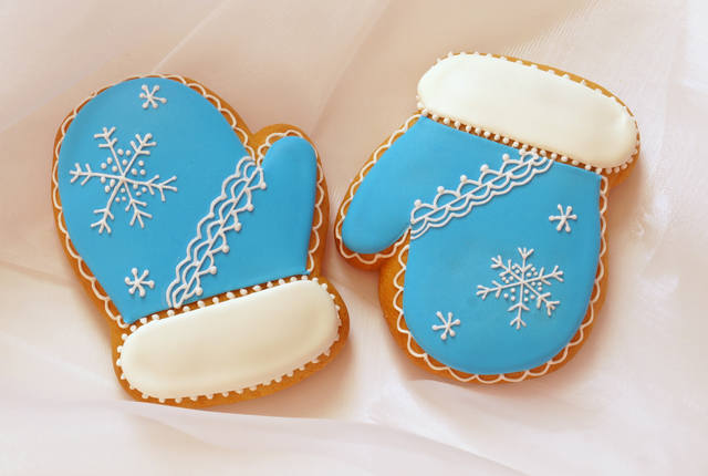We decorate gingerbread cookies, cookies