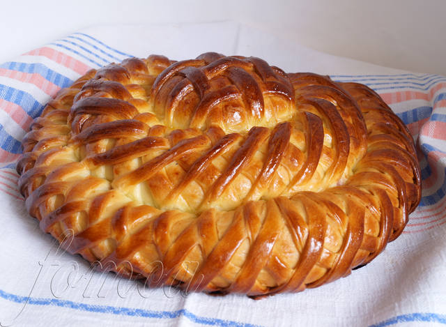 Openwork pie with filling