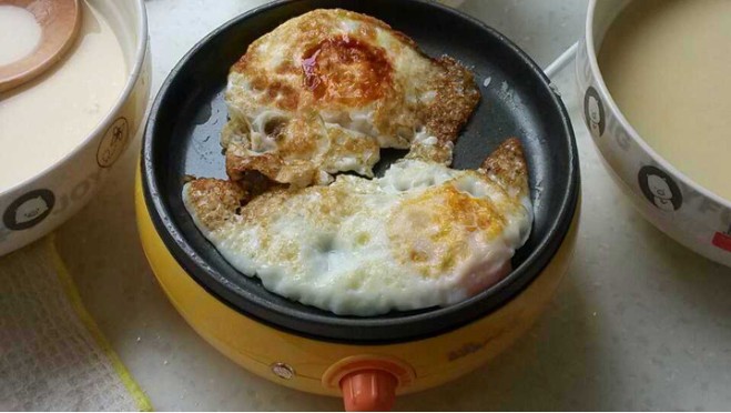 طباخ البيض كباخرة صغيرة محمولة