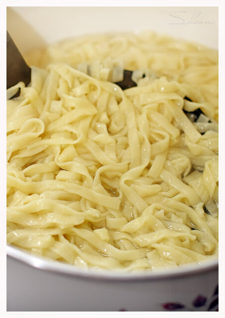 Tokmach in tartara o zuppa di noodle fatta in casa
