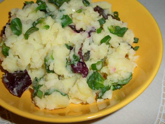Patate all'aglio con insalata MIX