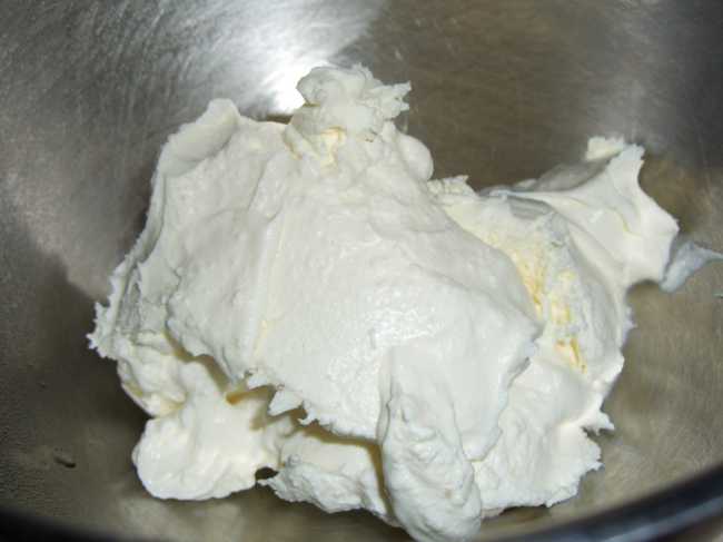 Salsa di pere e prugne su crema al mascarpone