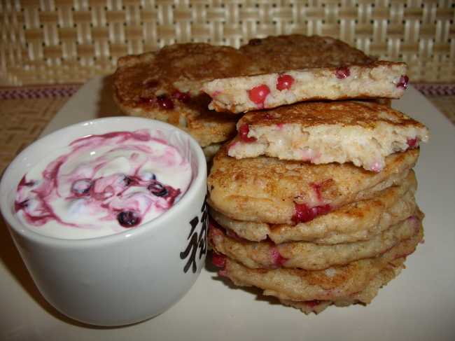 Pancakes "7 cereali", integrali con banana e mirtillo rosso