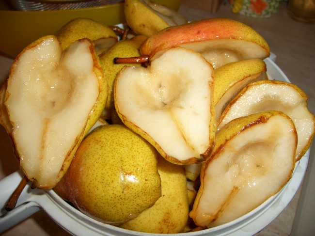 Dried pears