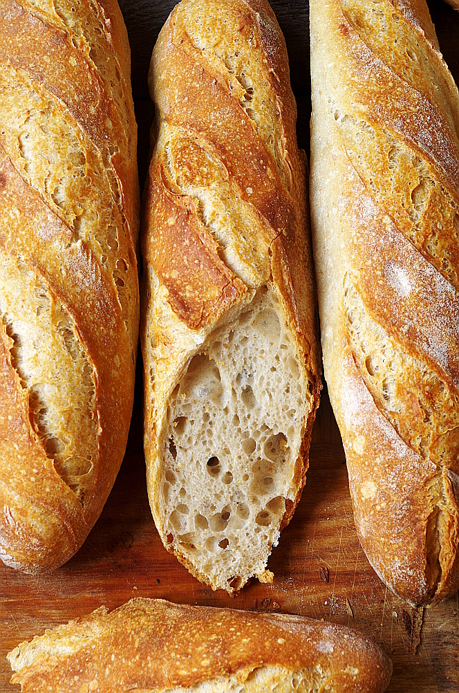 كيف نخبز الرغيف الفرنسي في الفرن؟