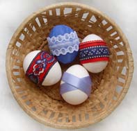 Colorear y decorar huevos de Pascua