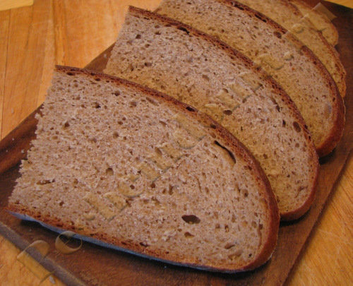 Rye-wheat bread with sourdough and whey in a multicooker Philips HD3060