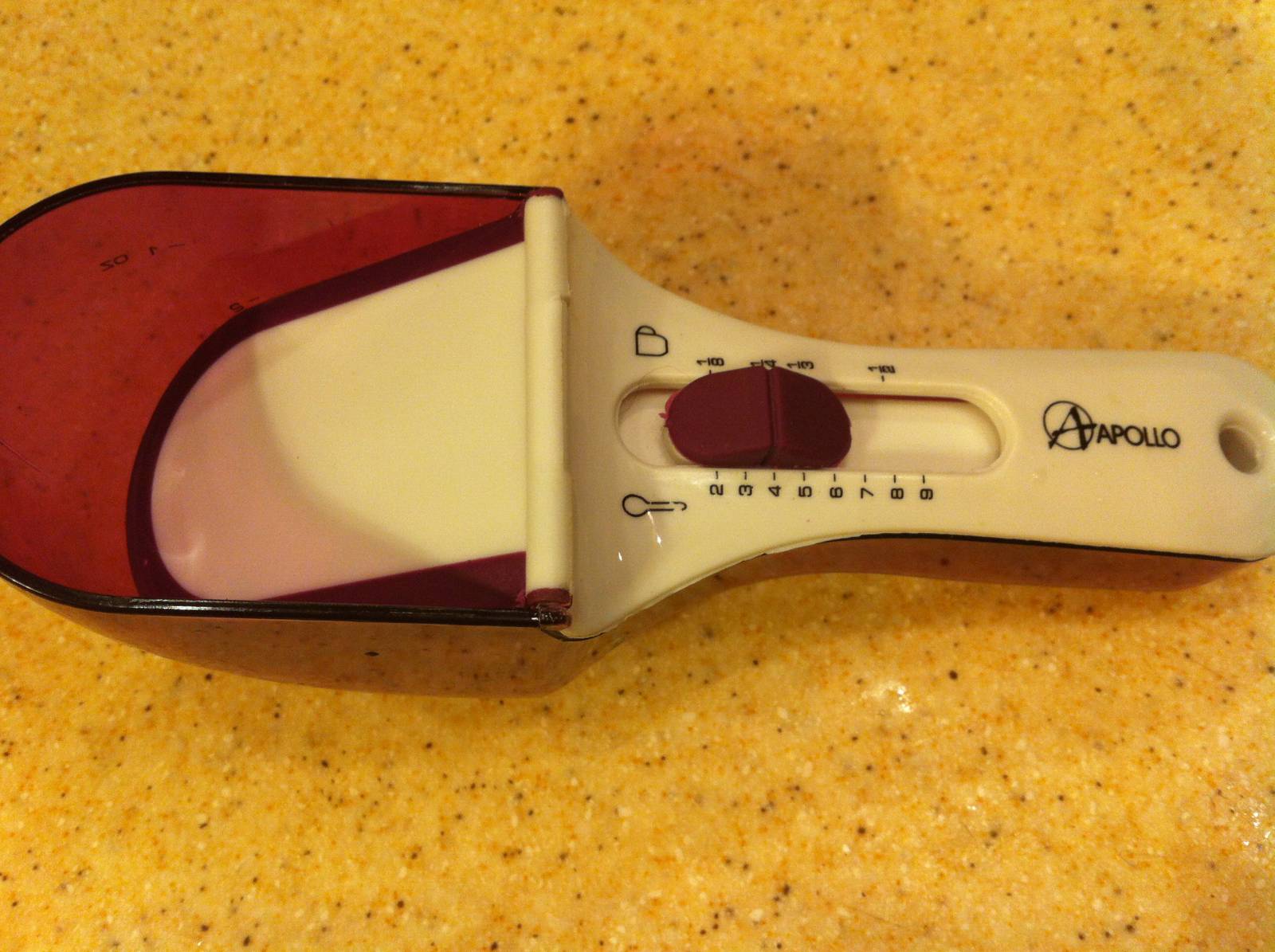 Universal measuring spoon for liquid and dry ingredients