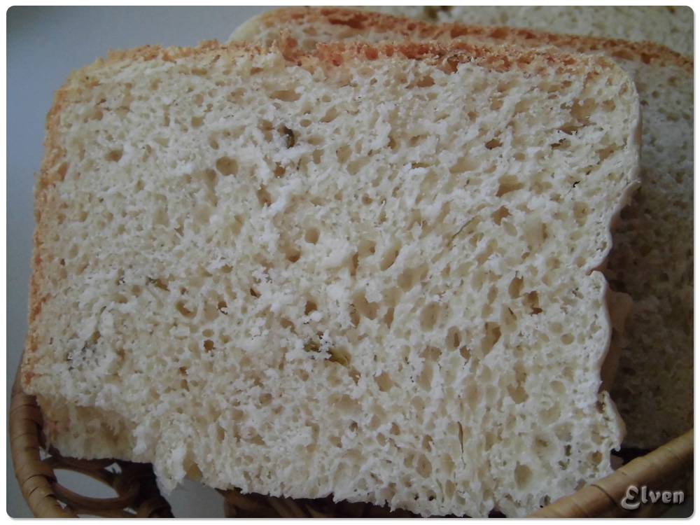 Fehér kenyér metélőhagymával