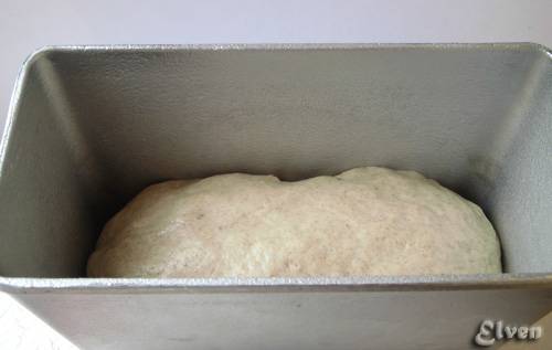 خبز القمح مع اليانسون على الخميرة السائلة