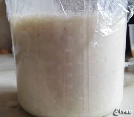 Cottage cheese roll with liquid yeast