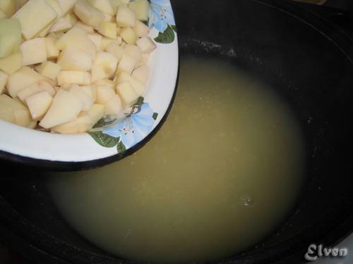 Zupa z kaszą kukurydzianą i klopsikami