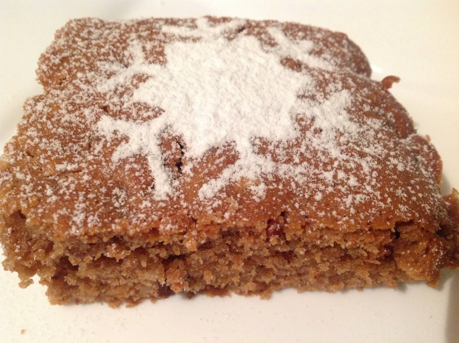 Spicy honey gingerbread with nuts