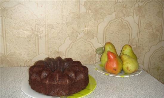 Chocolate muffin with prunes and almond praline