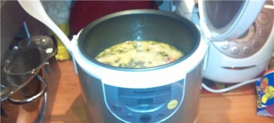 Champignonsoep met gesmolten kaas in een slowcooker