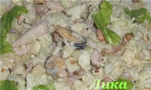 Insalata Waldorf con cocktail di mare