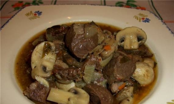 Beef heart stewed with mushrooms