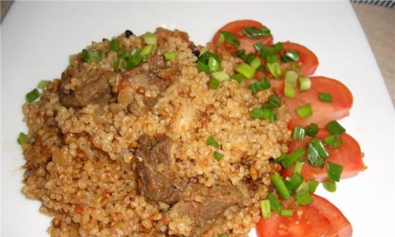 "Pilaf" de sémola de cebada con tomates