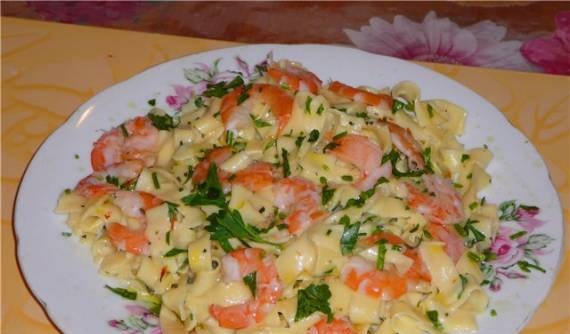 Togliatelli with shrimps in creamy egg sauce