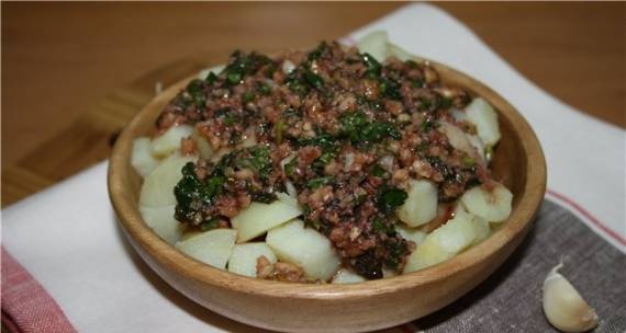 Potatoes with nuts and pomegranates