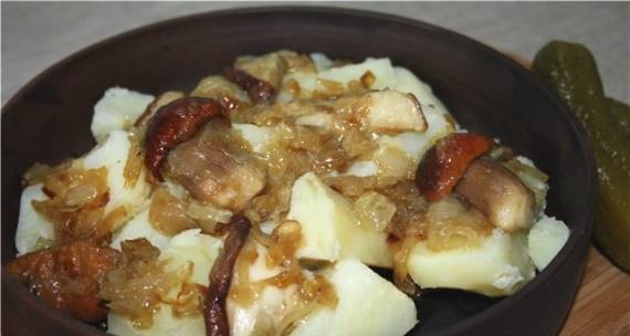 Patatas hervidas con setas porcini