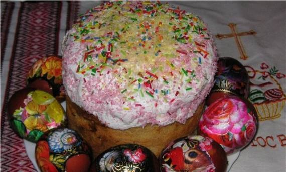 Easter cake na may tuyong mga aprikot