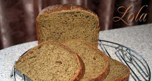 Pane di segale di grano con pomodori secchi e spinaci (macchina per il pane)