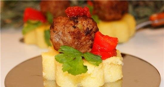 Teftedes en polenta