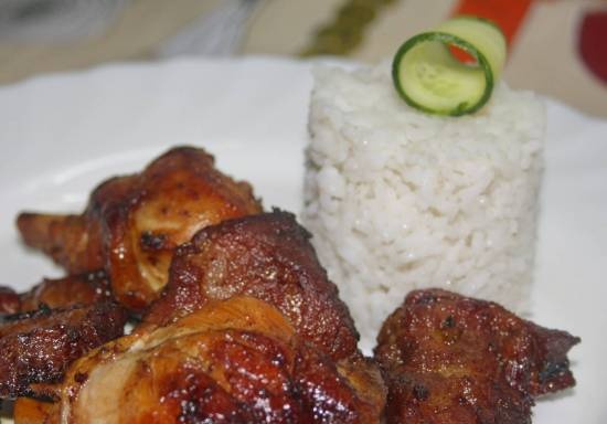 Adobo di pollo e maiale