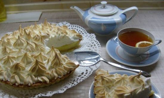 Tarta amb crema de llimona i merenga