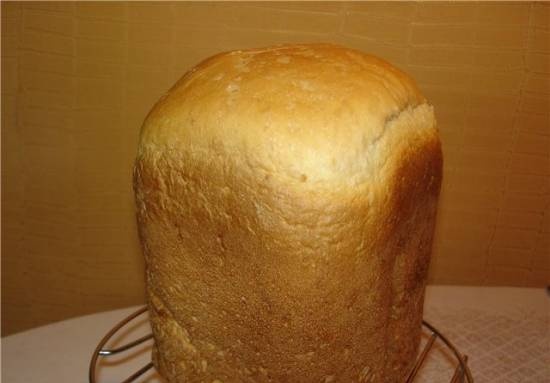 Pane alla panna acida in una macchina per il pane