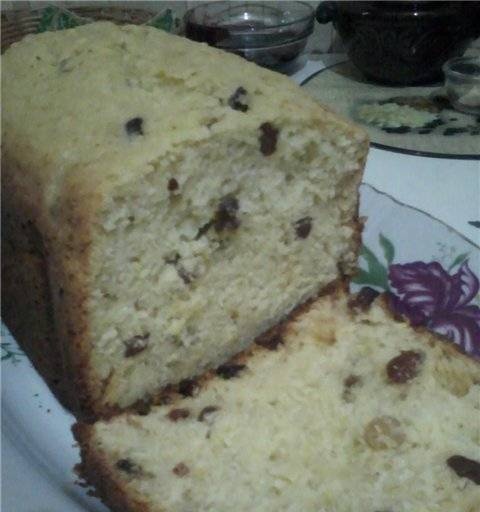 Lemon-rum muffin with raisins and ginger