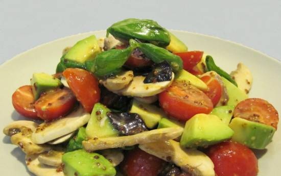 Champignon freschi e insalata di avocado