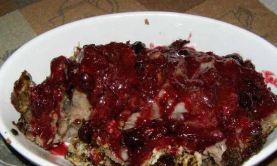 Pork baked with currant sauce