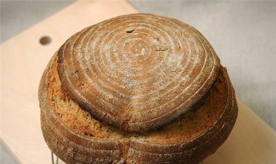 Pane di segale di grano con paprika e semi di lino