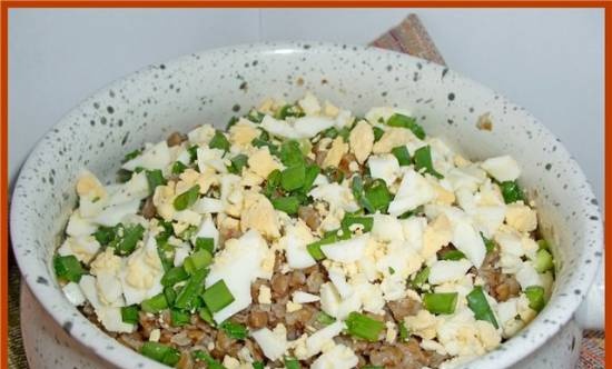 Porridge di grano saraceno con uovo e cipolle verdi (pentola a pressione marca 6050)