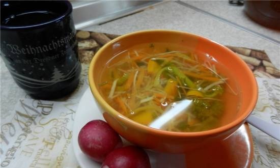 Sopa de verdures amb boletes de sèmola en un multicooker marca 502