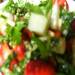 Strawberry salad na may cilantro pesto sauce