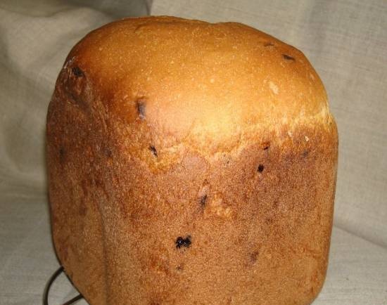 Sweet bread with raisins and honey in a bread machine