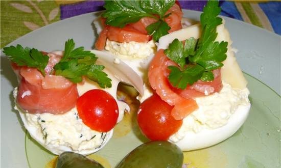 Spuntino a base di uova e formaggio