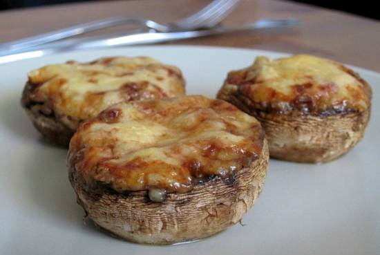 Champignons med gulrøtter i mikrobølgeovnen