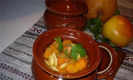 Varkensvlees gestoofd in potten met pompoen, pastinaak en appels