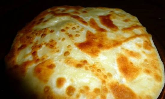 Khachapuri op zelfgemaakte yoghurt (gekneed in een Brand 3801 broodmachine)