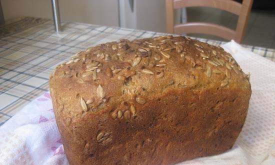 Whole grain rye bread with seeds