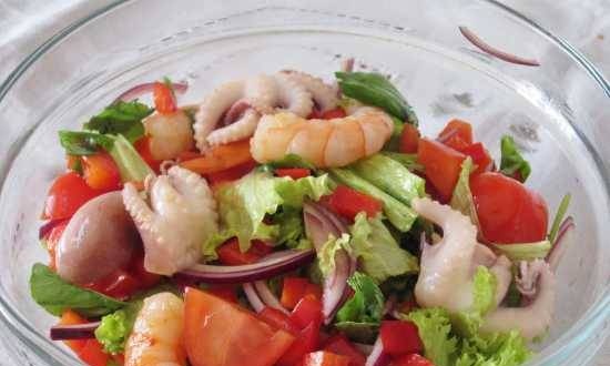 Groentesalade met jonge octopus en garnalen