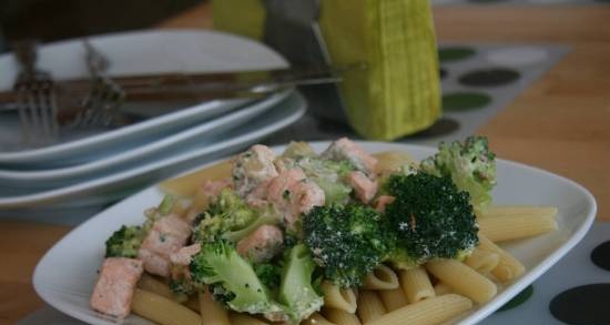 Pasta with salmon and broccoli