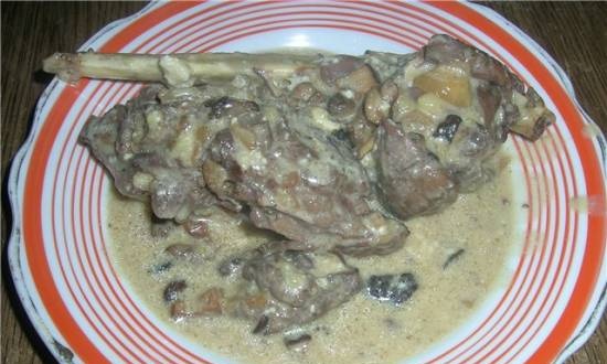 Rabbit with mushrooms in creamy sauce (pressure cooker Polaris 0205 AD)